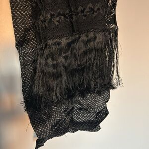 NWT✨Chic Black and White Patterned Scarf🧣